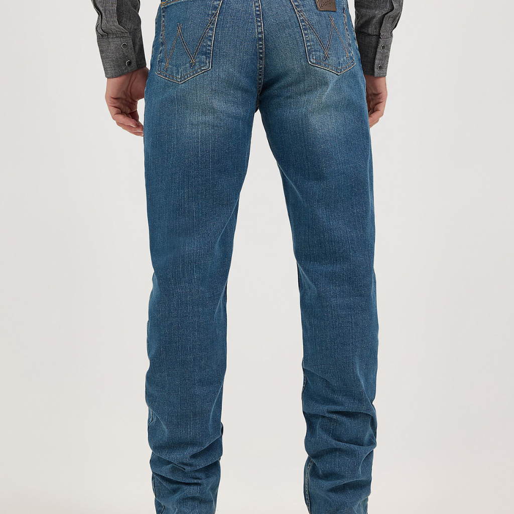 wrangler Men's Cody Johnson Advanced Comfort 01 Competition Relaxed Fit Jean