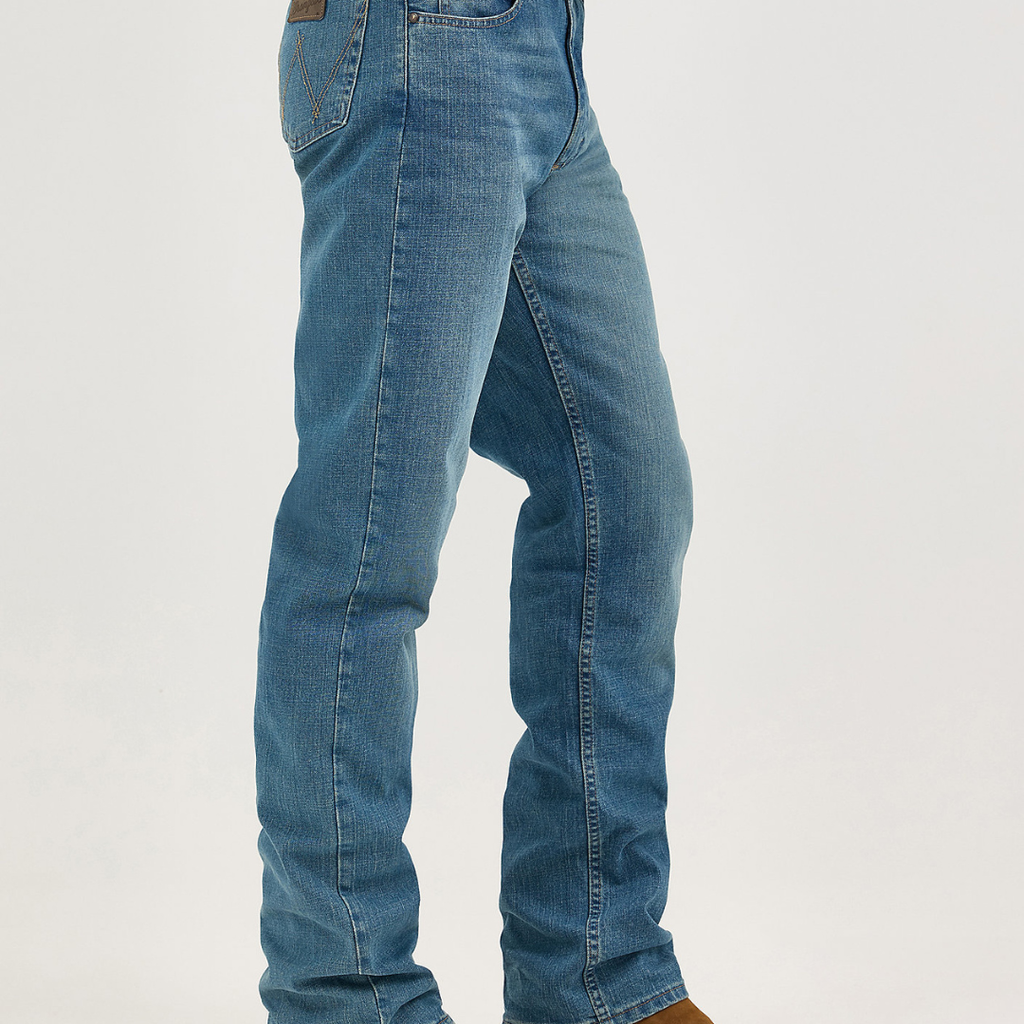 wrangler Men's Cody Johnson Advanced Comfort 01 Competition Relaxed Fit Jean